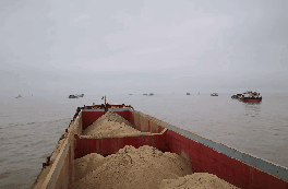 千艘萬(wàn)噸船瘋狂入海，上千萬(wàn)噸海砂流入內(nèi)陸！