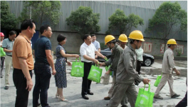 縣長湯明赴花林水泥送職工“清涼禮包”！